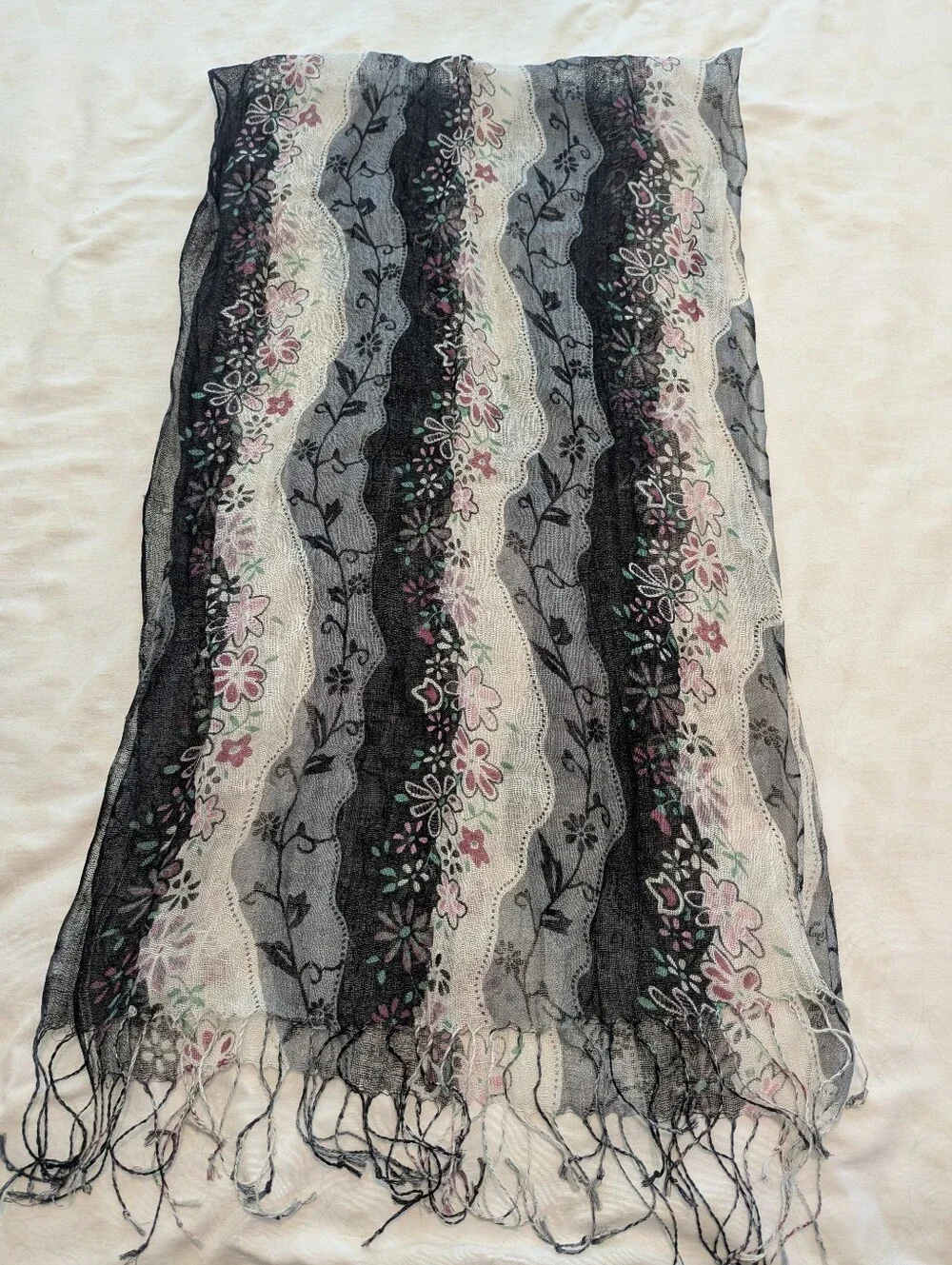 NWOT Beautiful 100% linen Floral print scarf